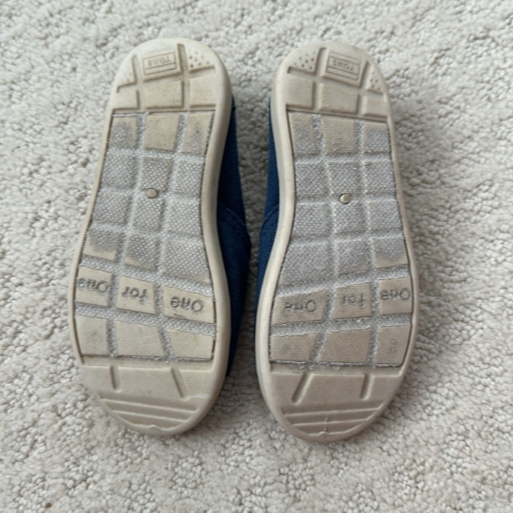 Toms Shoes Navy Canvas Kids size 9 - Picture 3 of 4